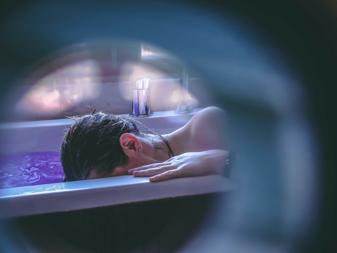 Photo hydrotherapy treatment methods